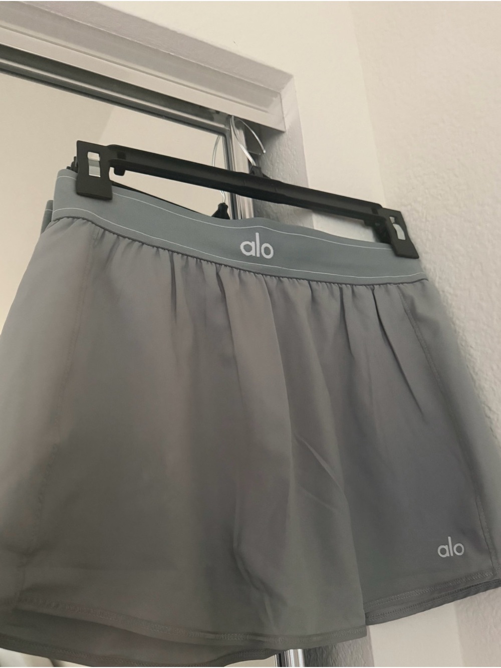 Alo Women's Gray match point tennis skirt